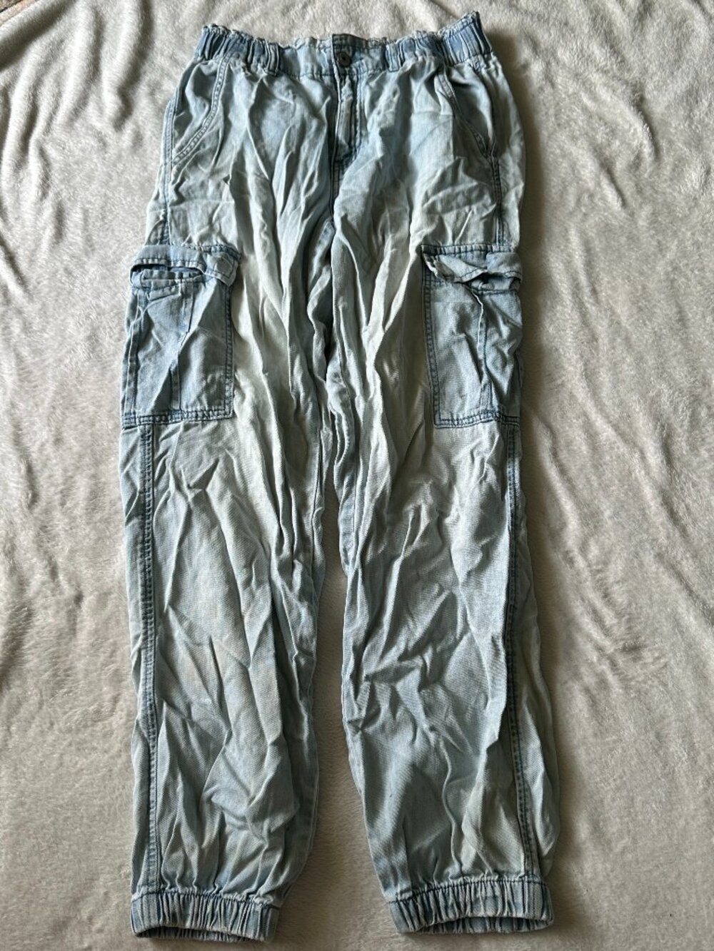 Women's American Eagle Cargo Jeans